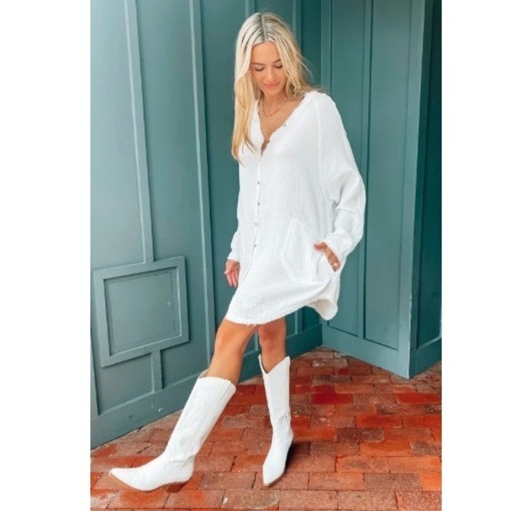 Nasty Gal White Cream Western Knee High Summer Boots Size 7 Faux Leather Pointed